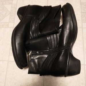 Black Boots size 9½
